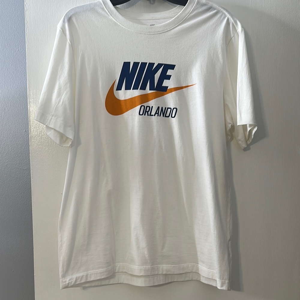 Nike White Short Sleeve Tee with Iconic Logo